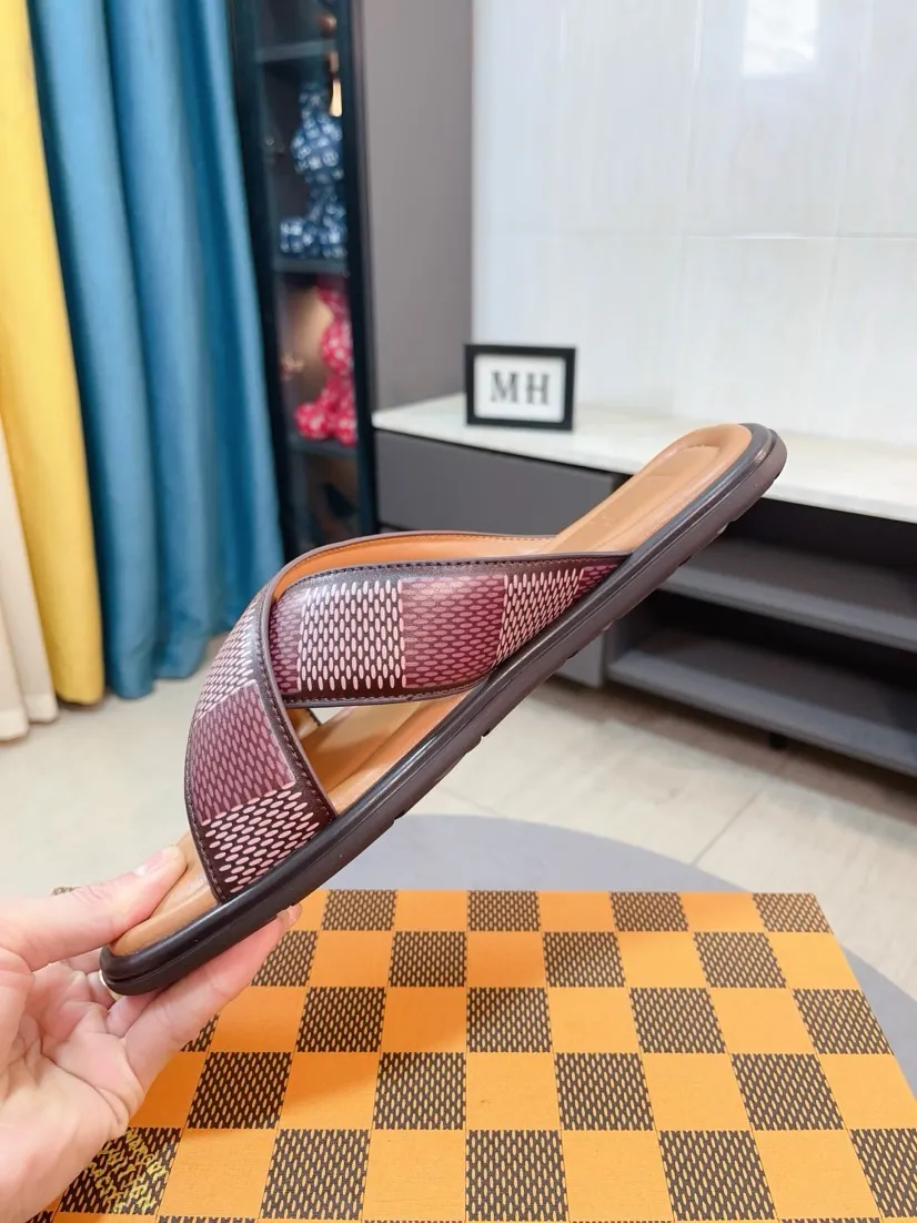 Men's shoes 💰340🌹🌹 (lv-Louis Vuitton) New men's slippers, high-end boutique, exquisite embossed logo decoration on the upper, fine workmanship, super soft soles, casual, loose and comfortable, a must-have in summer! \nsize：38-44